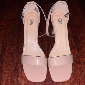 Chelsea Moreland Nude heels